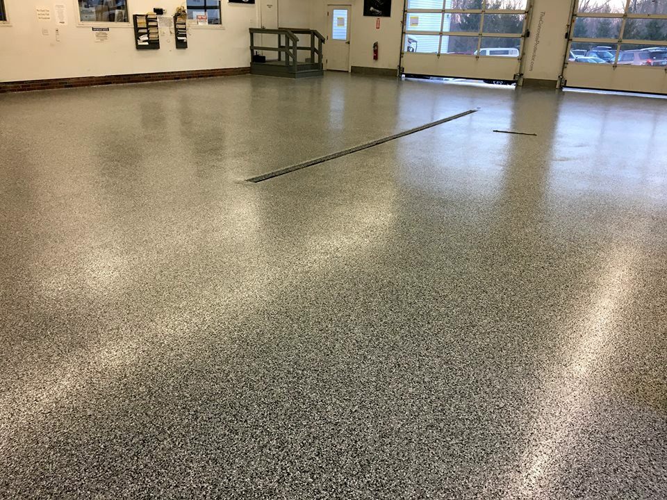 Example of a finished flake epoxy concrete floor coating in Houston, TX