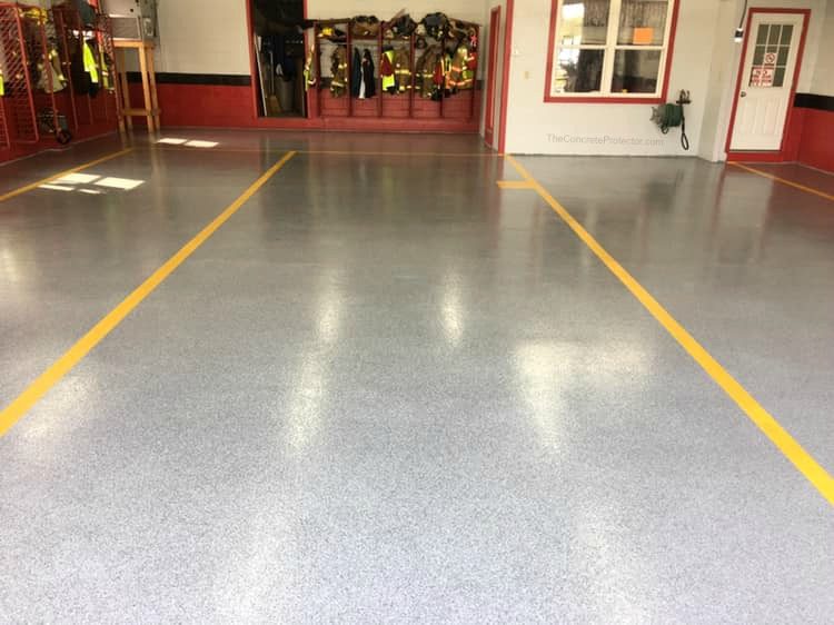 Example of a finished flake epoxy concrete floor coating in Flint, MI – ANR Concrete llc.